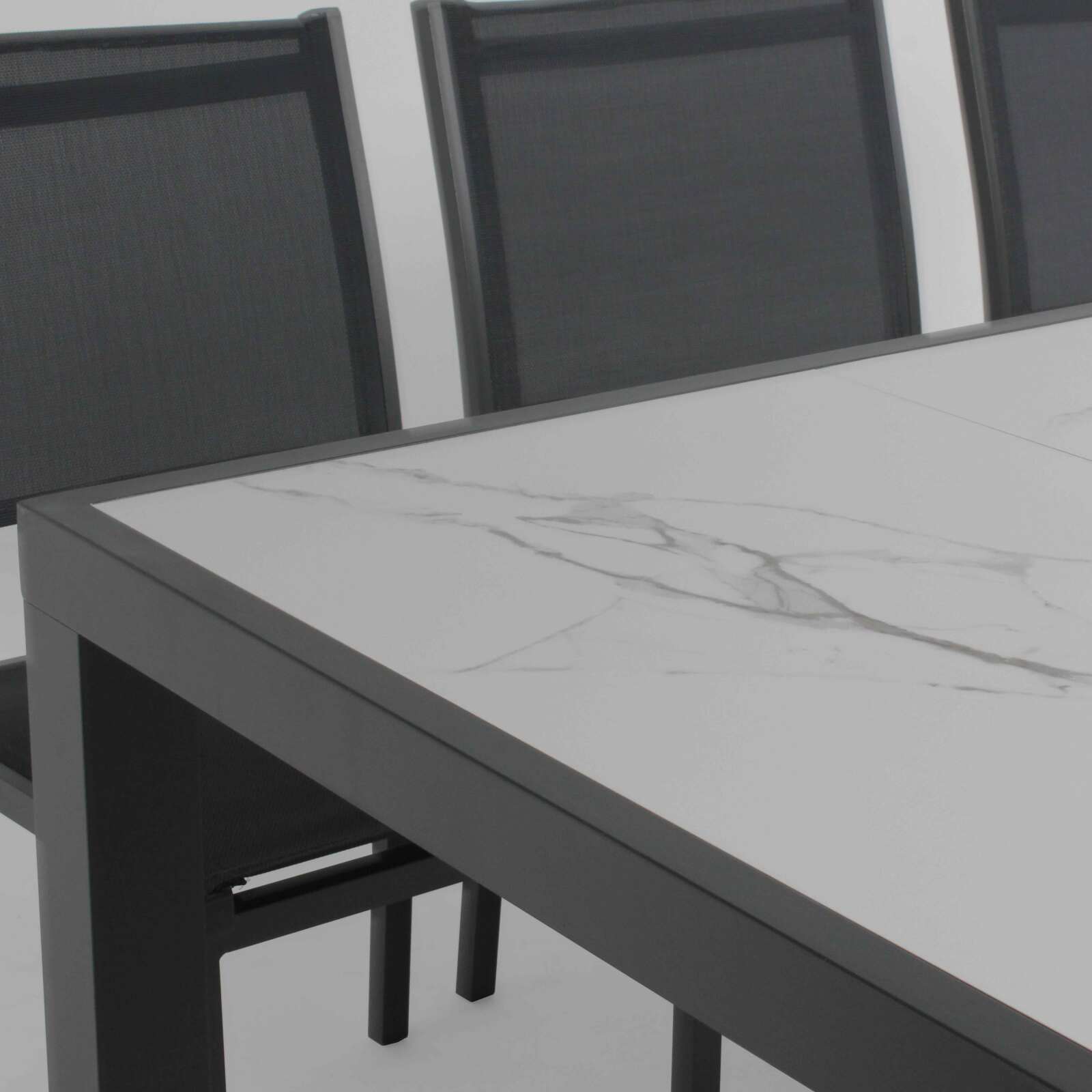 Tavolo da giardino in ceramica effetto marmo (185 x 95 x 74 cm)