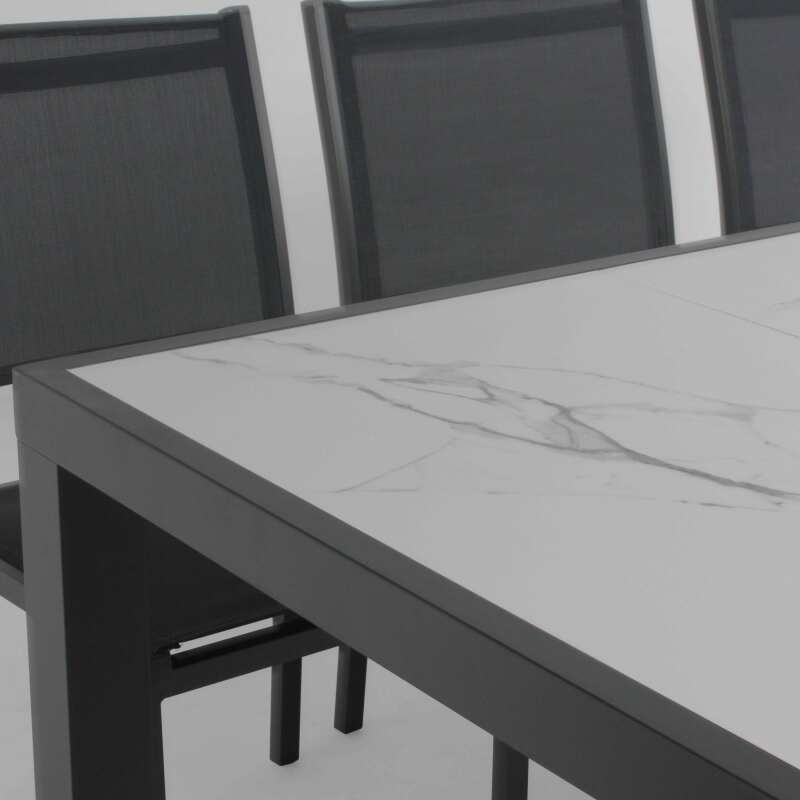 Tavolo da giardino 185 x 95 cm in ceramica effetto marmo con 6 sedie senza braccioli e 2 sedie con braccioli