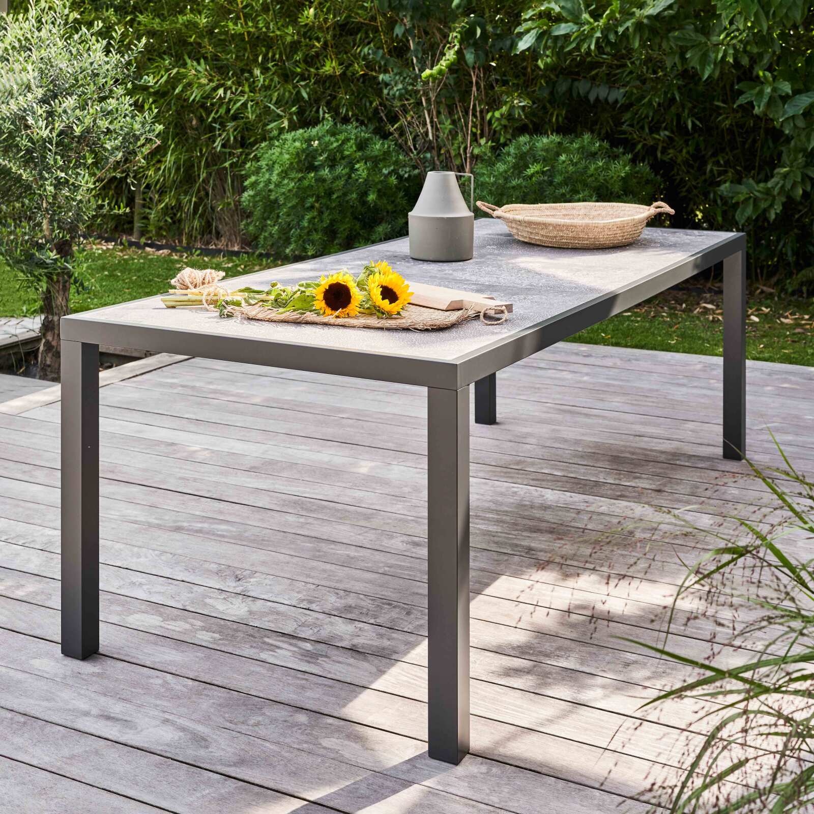 Tavolo da giardino in ceramica effetto timbro 230 x 95 cm con 8 sedie e 2 sedie con braccioli