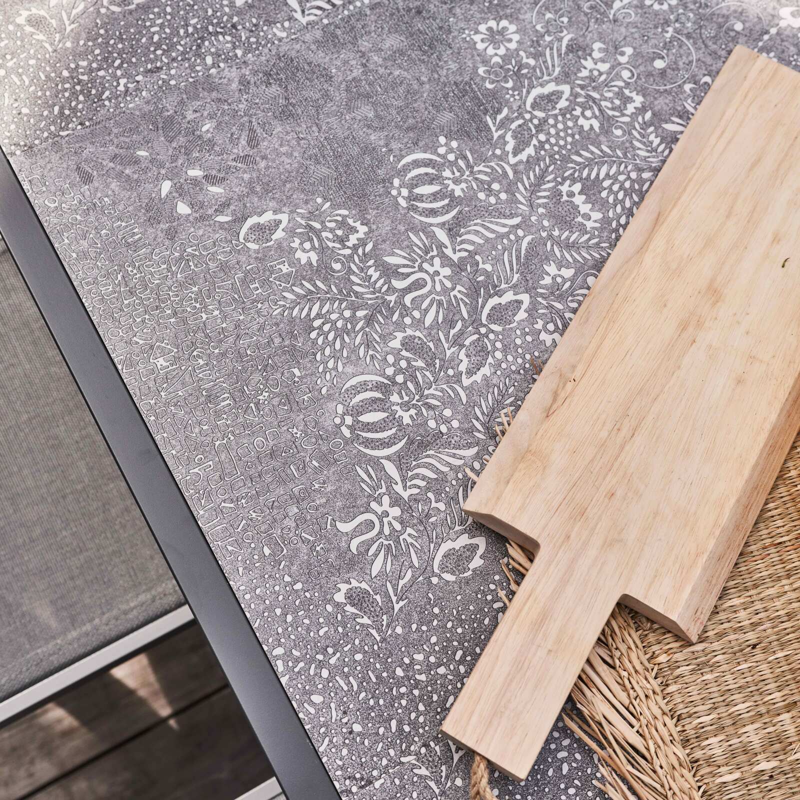 Tavolo da giardino in ceramica effetto timbro 230 x 95 cm con 8 sedie e 2 sedie con braccioli