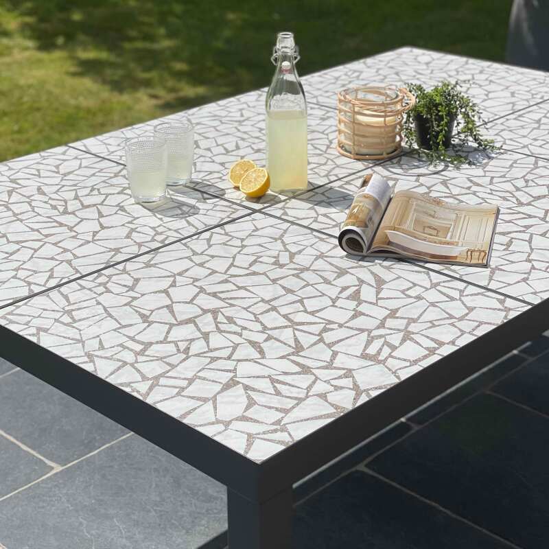 Tavolo da giardino in ceramica effetto mozaico (182 x 121 x 74 cm)