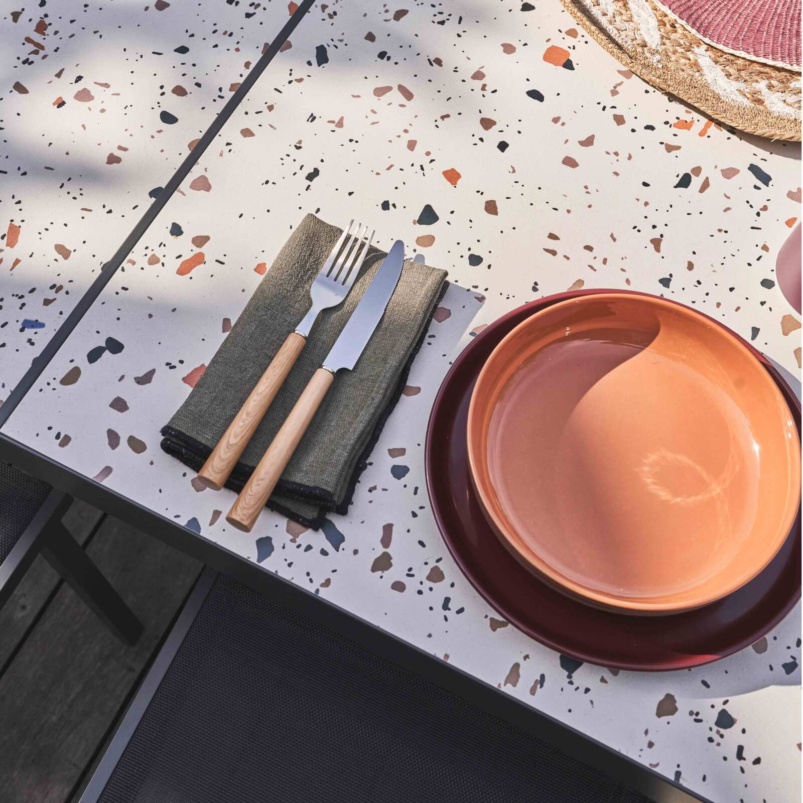 Tavolo da giardino in ceramica effetto terrazzo (182 x 121 x 74 cm)