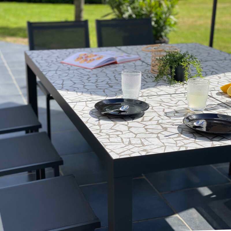 Tavolo da giardino in ceramica effetto mosaico 182 x 121 cm con 10 sedie