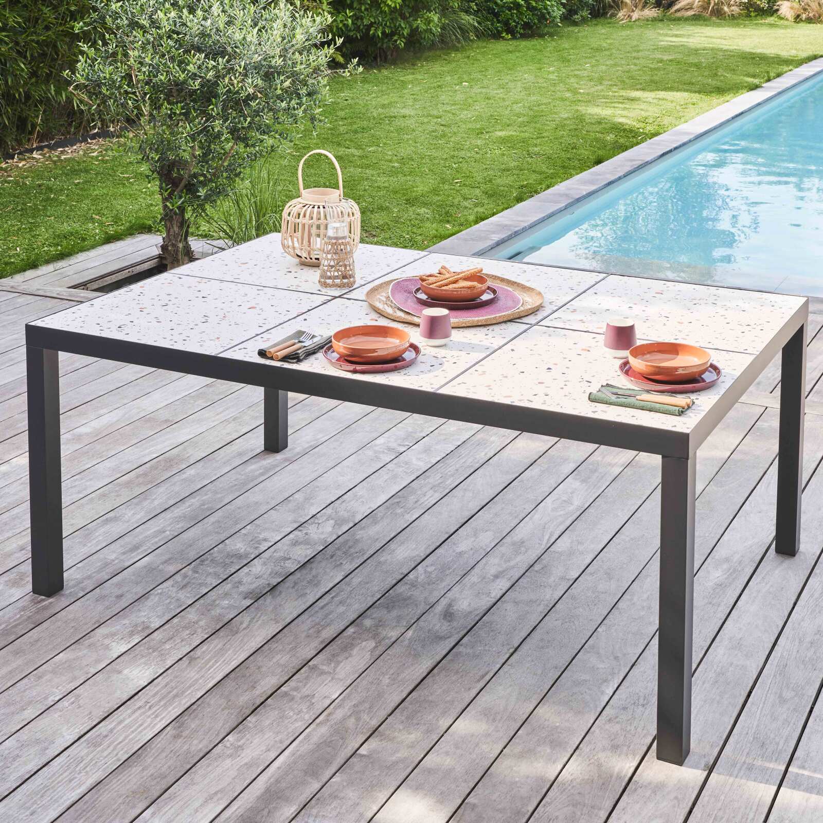 Tavolo da giardino in ceramica effetto terrazzo 182 x 121 cm con 10 sedie