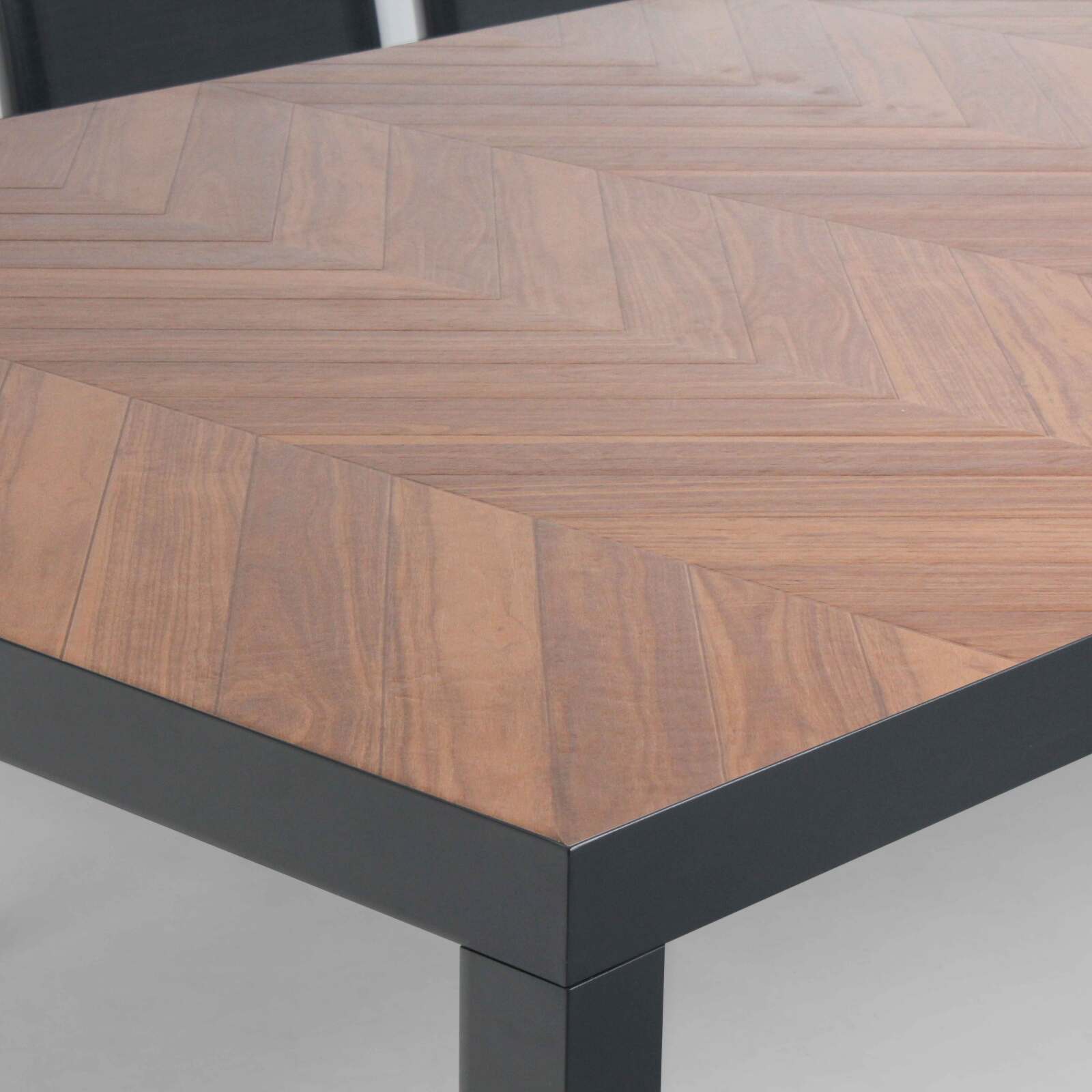 Tavolo da giardino in ceramica effetto legno a spina di pesce (241 x 121 x 74 cm)