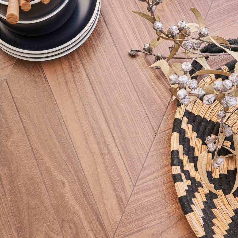 Tavolo da giardino in ceramica effetto legno Chevron 241 x 121 cm con 12 sedie