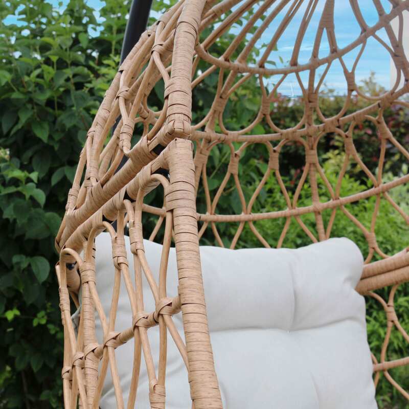 Poltroncina sospesa da giardino in resina intrecciata