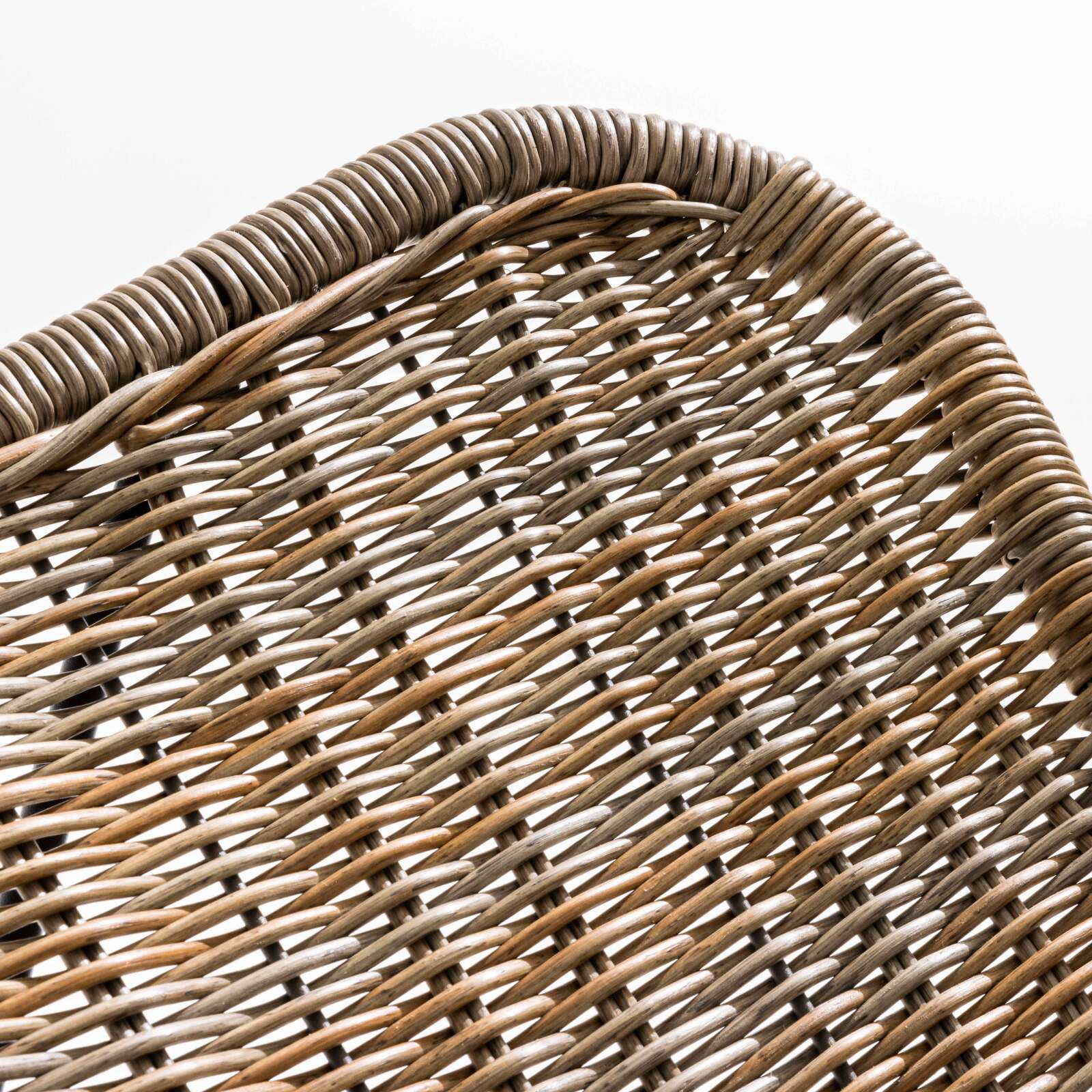 Set di 2 poltrone da giardino in resina intrecciata Set di 2 poltrone da giardino in resina intrecciata