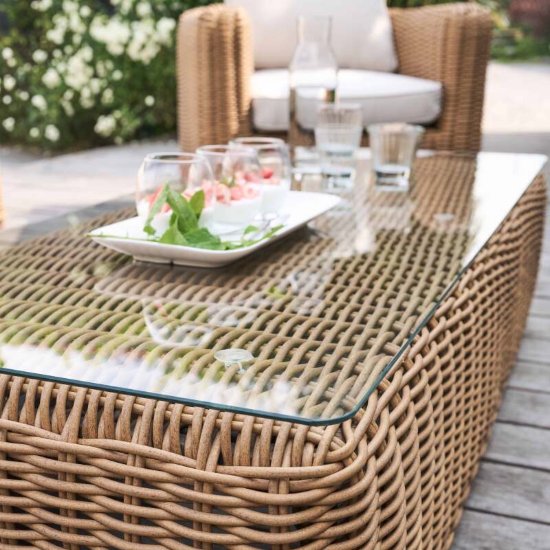 Salotto da giardino basso a 4 posti in resina intrecciata