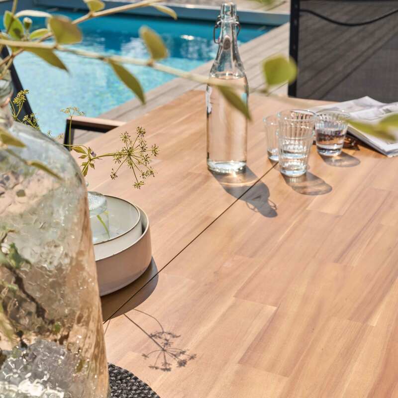 Tavolo da giardino rettangolare 200 x 75 cm in alluminio e legno di acacia e 8 sedie con braccioli