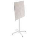 Tavolo alto 60x60 cm inclinabile in laminato con gamba bianca e sedie in metallo