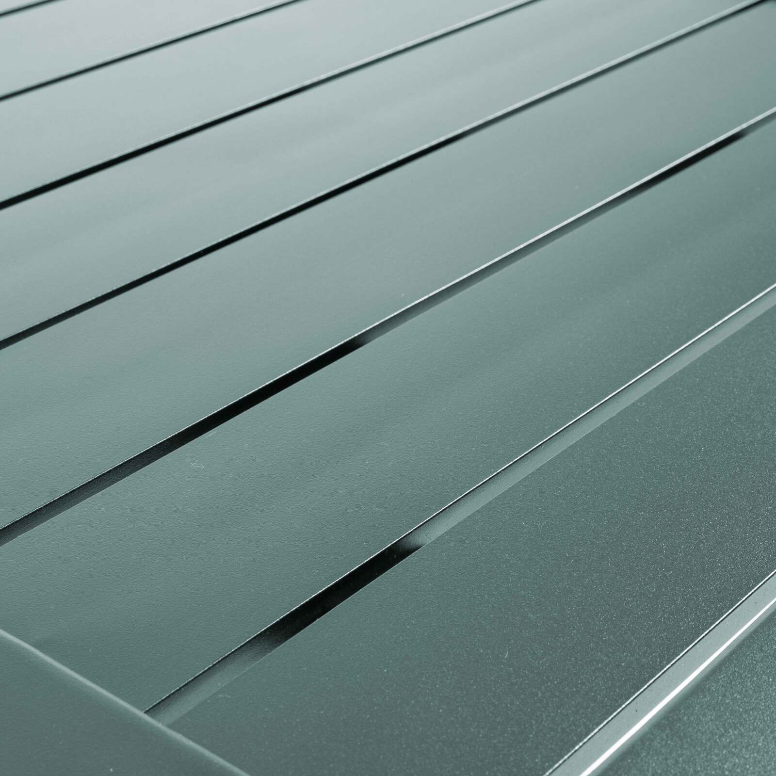 Tavolo da terrazza inclinabile in alluminio 60x60 cm e 2 sedie con braccioli