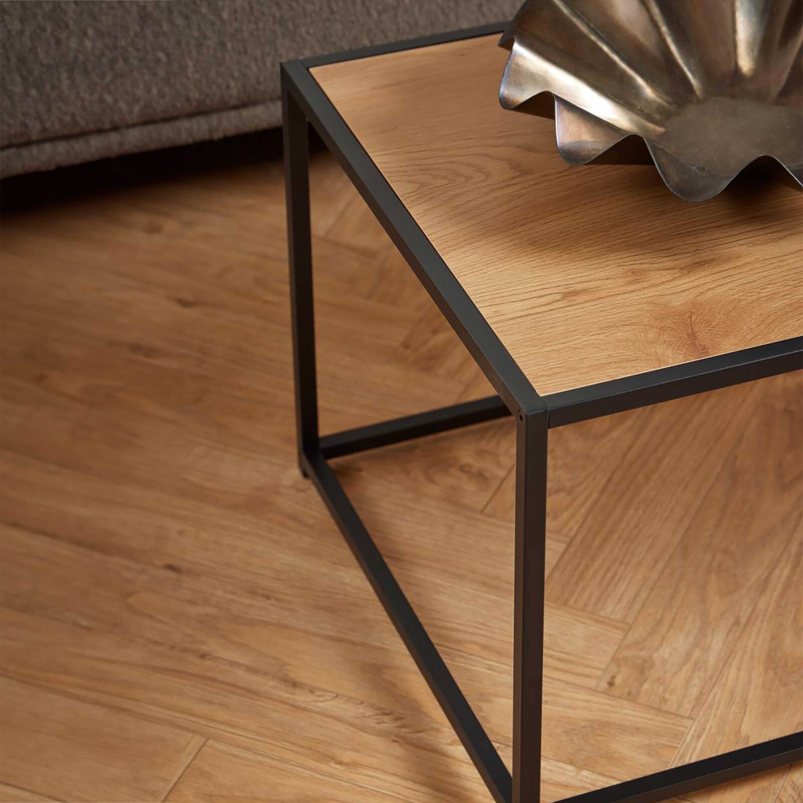 Tavolina da salotto rettangolare in acciaio e MDF effetto rovere