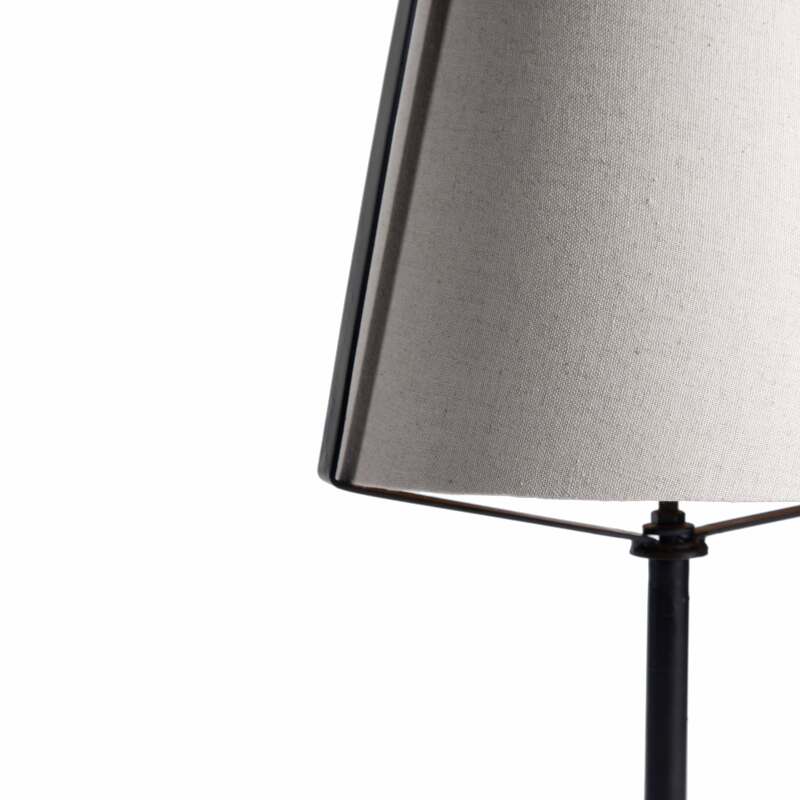 Lampada da tavolo di design con paralume in lino