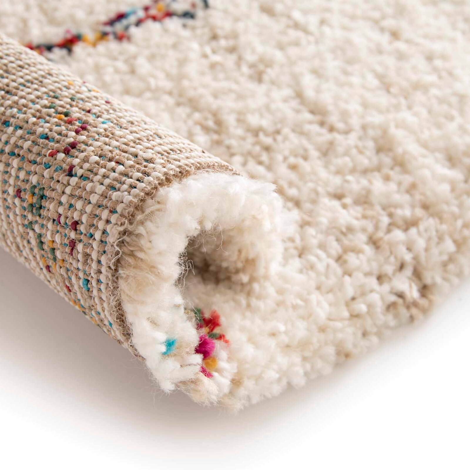 Tappeto rettangolare in polipropilene con motivi etnici e pelo lungo