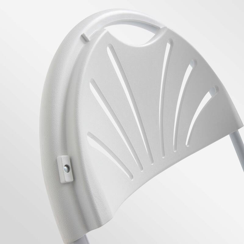 Silla de recepción plegable de plástico blanca.