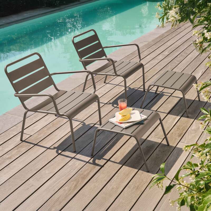 Poltrone da giardino basse in metallo e poggiapiedi - Set di 2 - Lifestyle