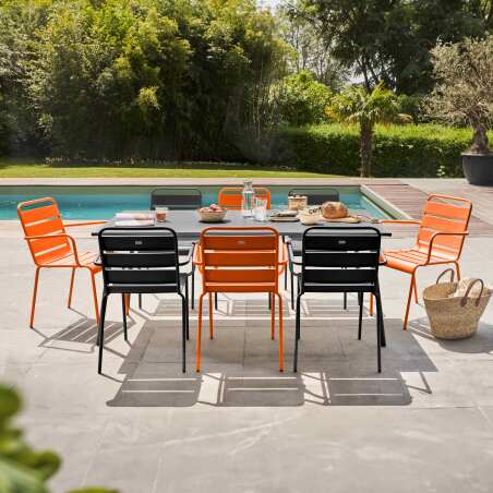 Tavolo da giardino rettangolare 180 x 90 cm e 8 sedie spaiate con braccioli in metallo