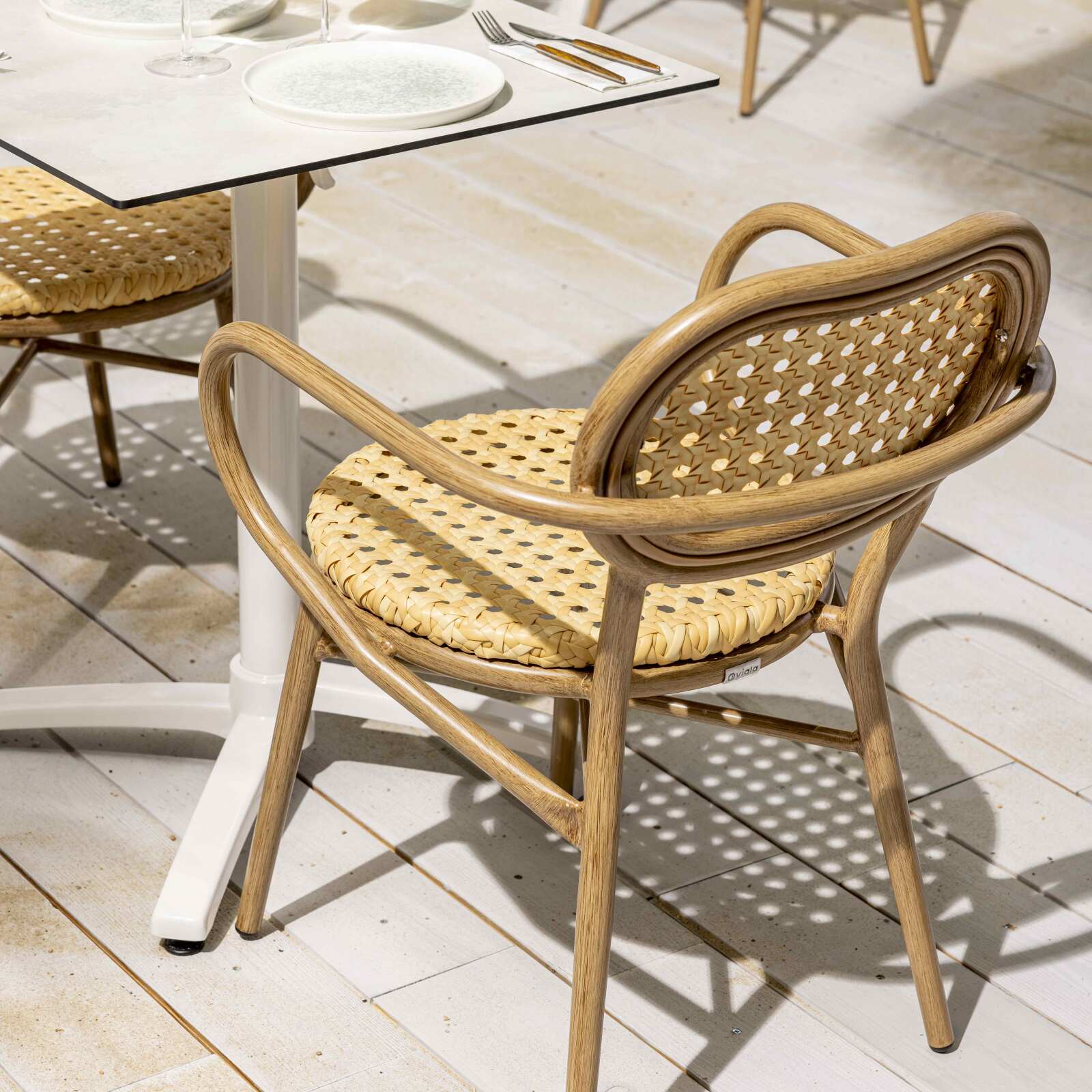 Sedia da giardino in alluminio e rattan sintetico con braccioli