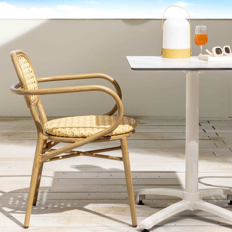 Sedia da giardino in alluminio e rattan sintetico con braccioli