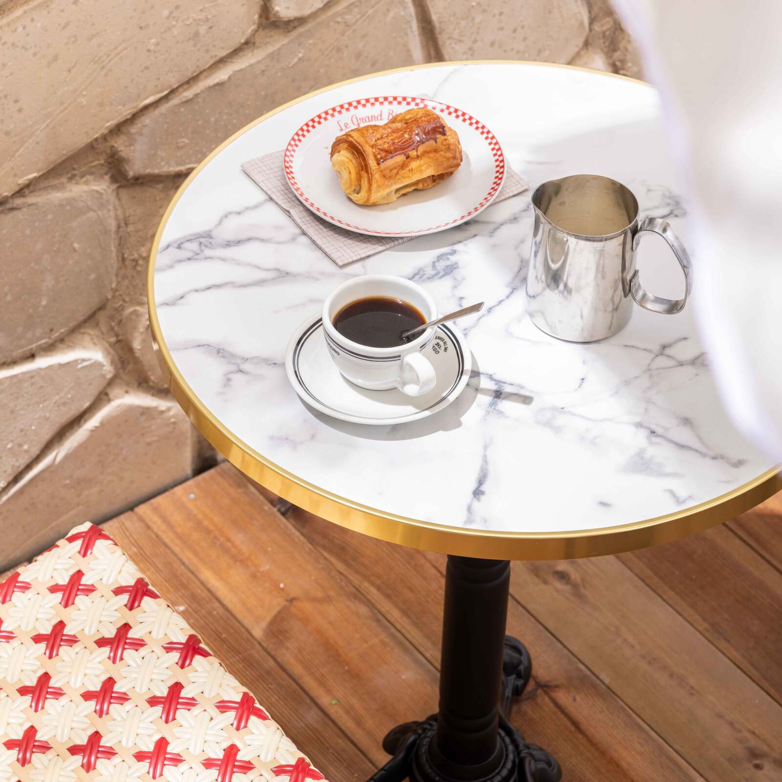 Tavolo da terrazza in compensato con bordo in alluminio ⌀60 cm e 2 sedie in stile bistrot parigino