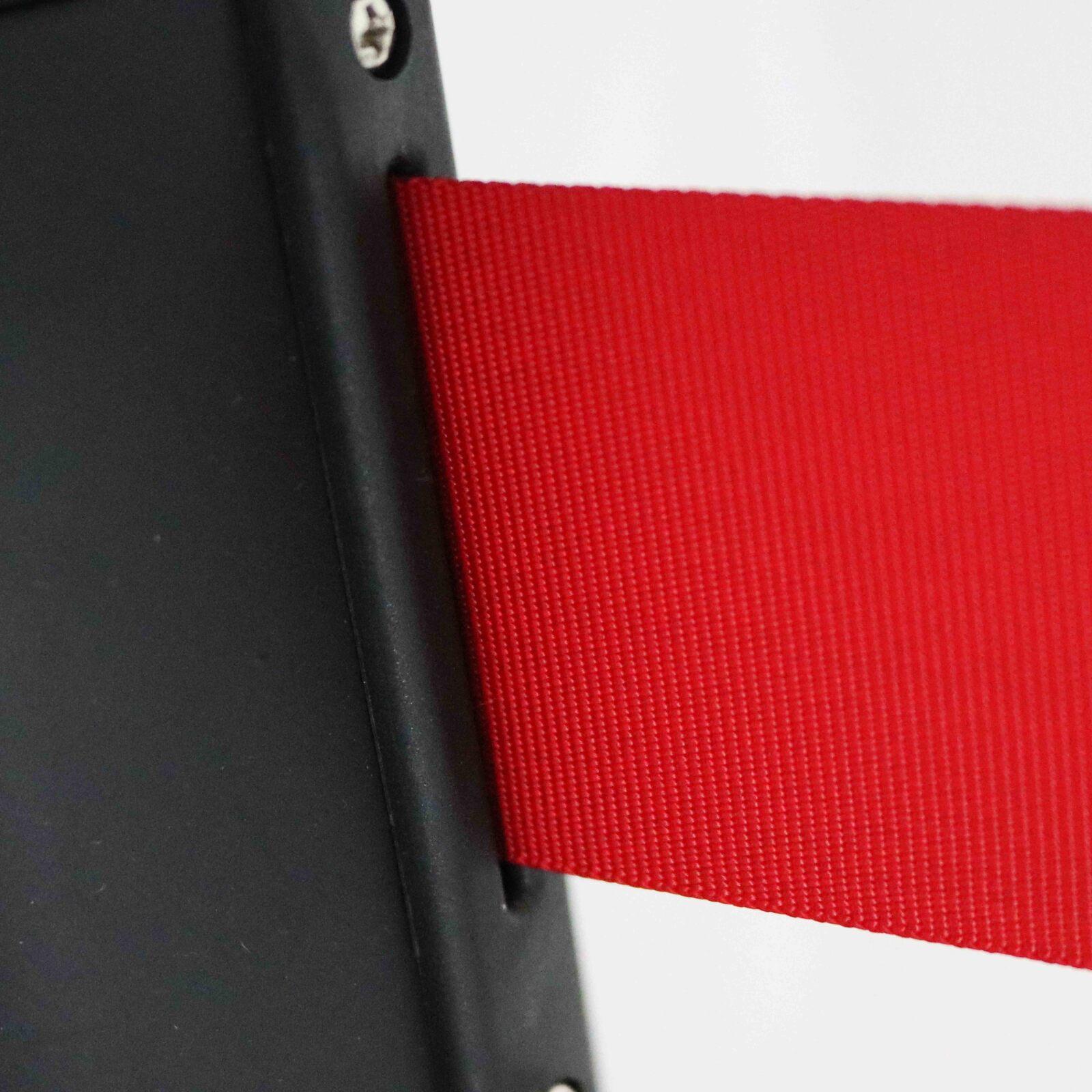 Pali di segnalazione con cinghia retrattile rossa Pali di segnalazione con cinghia retrattile rossa