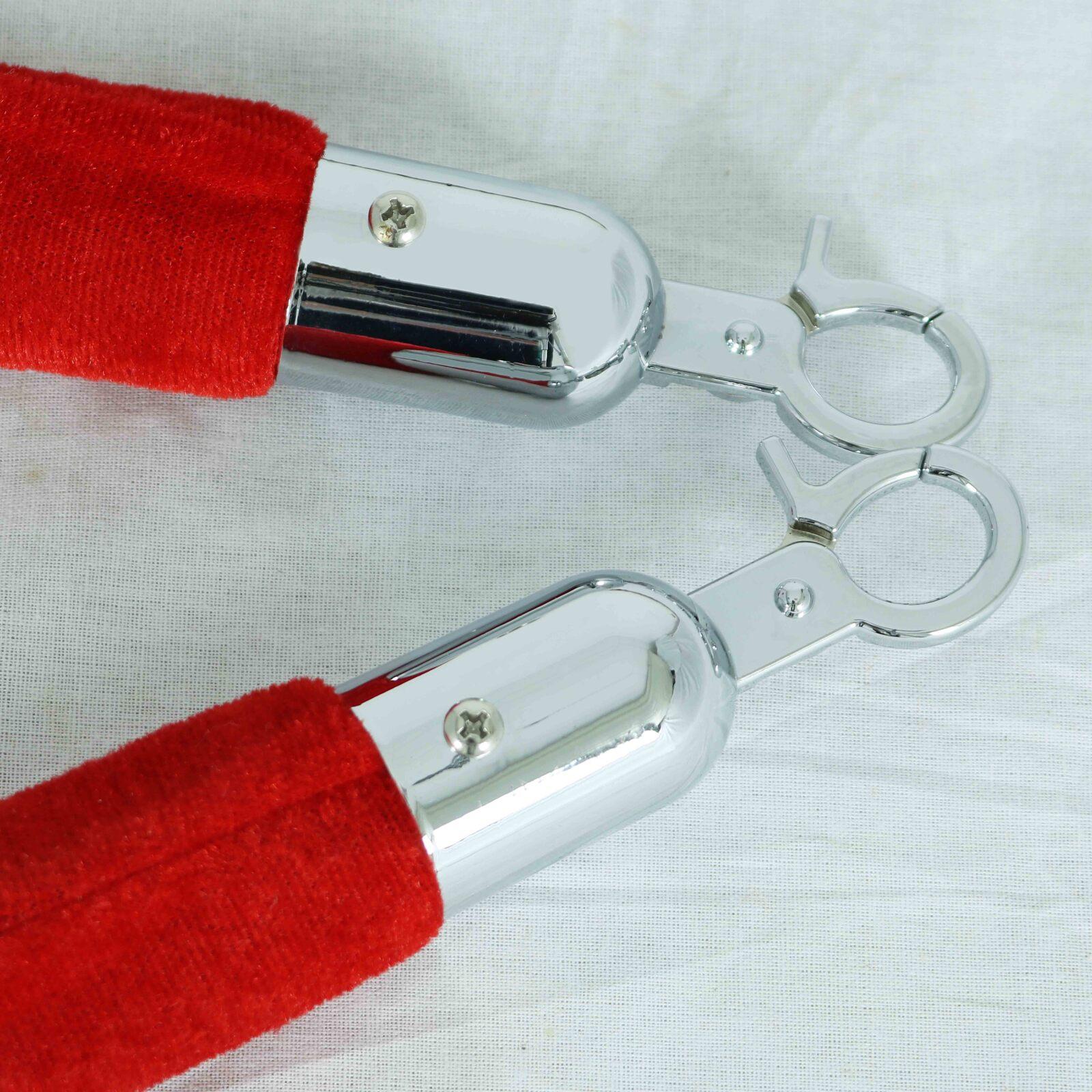 4 montanti guida e corde di velluto rosso 4 montanti guida e corde di velluto rosso