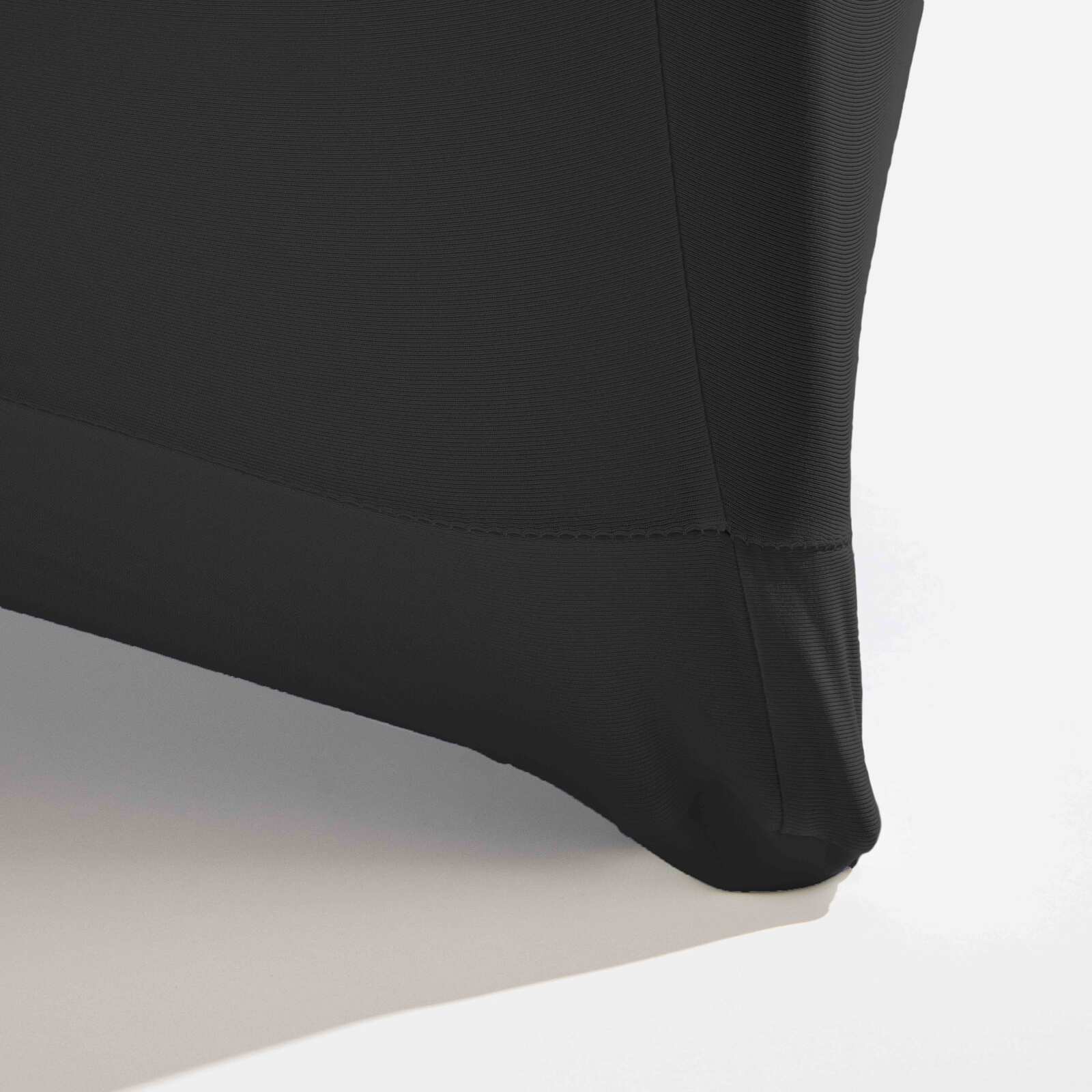 Set di 5 coperture nere per tavolo alto 110 x 60 cm Set di 5 coperture nere per tavolo alto 110 x 60 cm