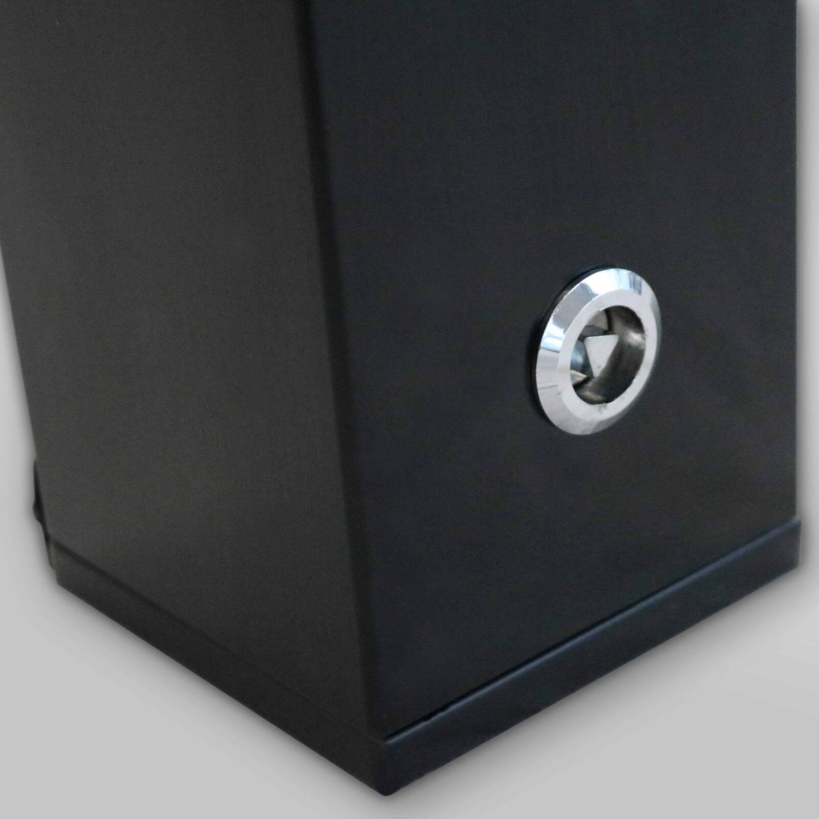 Posacenere da esterno a parete in acciaio nero Posacenere da esterno a parete in acciaio nero