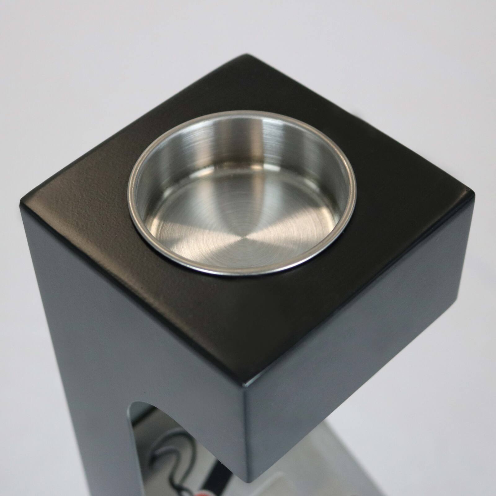 Posacenere da esterno a parete in acciaio nero Posacenere da esterno a parete in acciaio nero