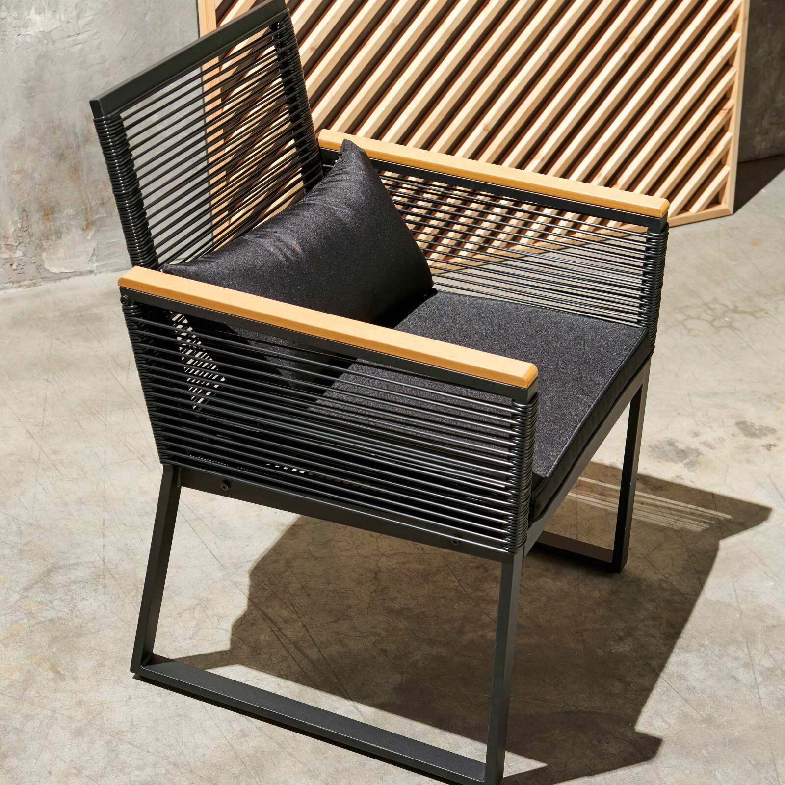 Mobile da giardino in fili intrecciati neri - 5 posti