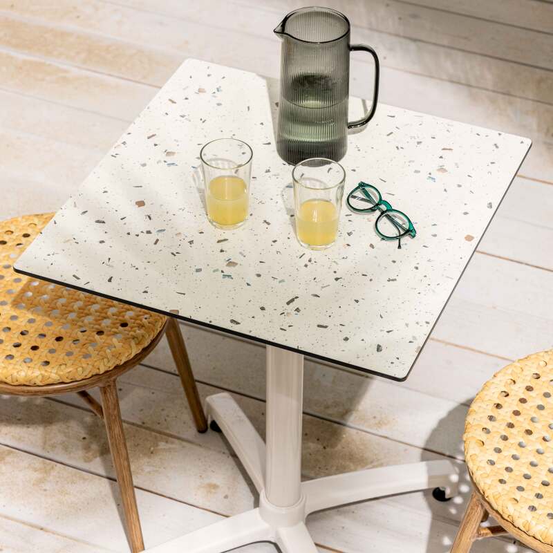 Tavolo da giardino quadrato 60 x 60 cm con gamba basculante in HPL bianco