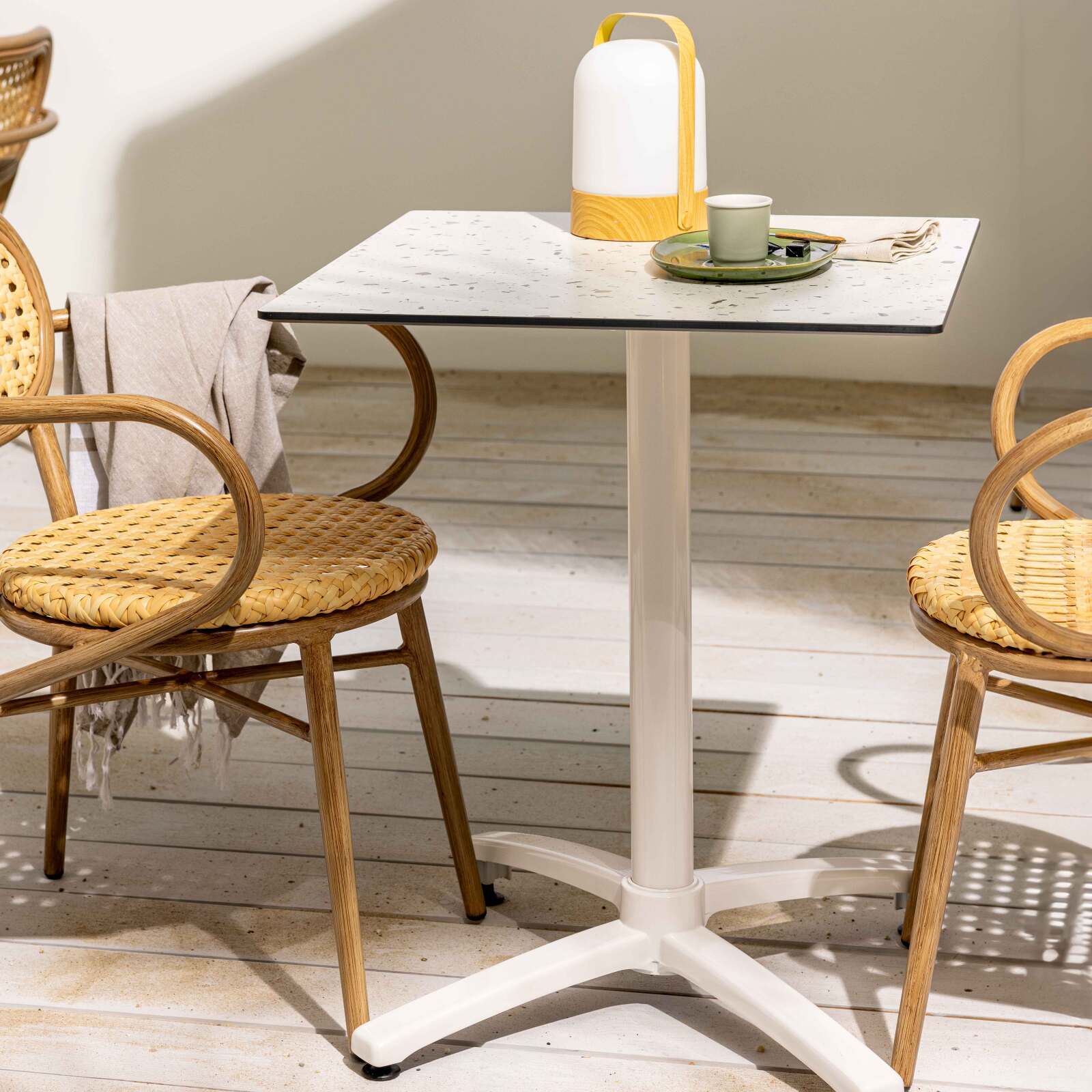 Tavolo da giardino quadrato 60 x 60 cm con gamba basculante in HPL bianco