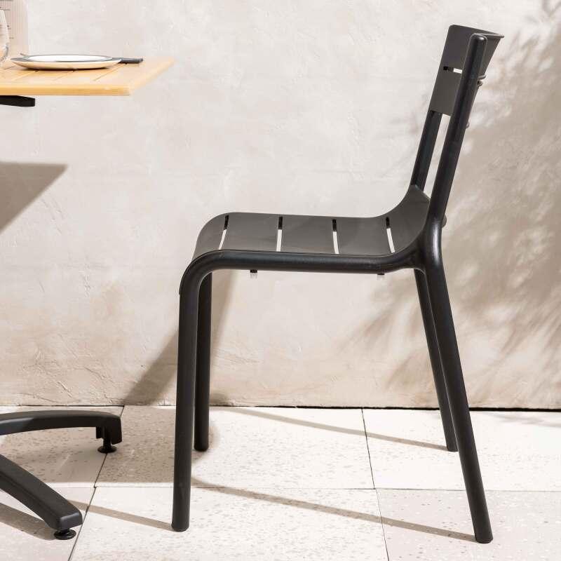 Sedia da giardino traforata in plastica