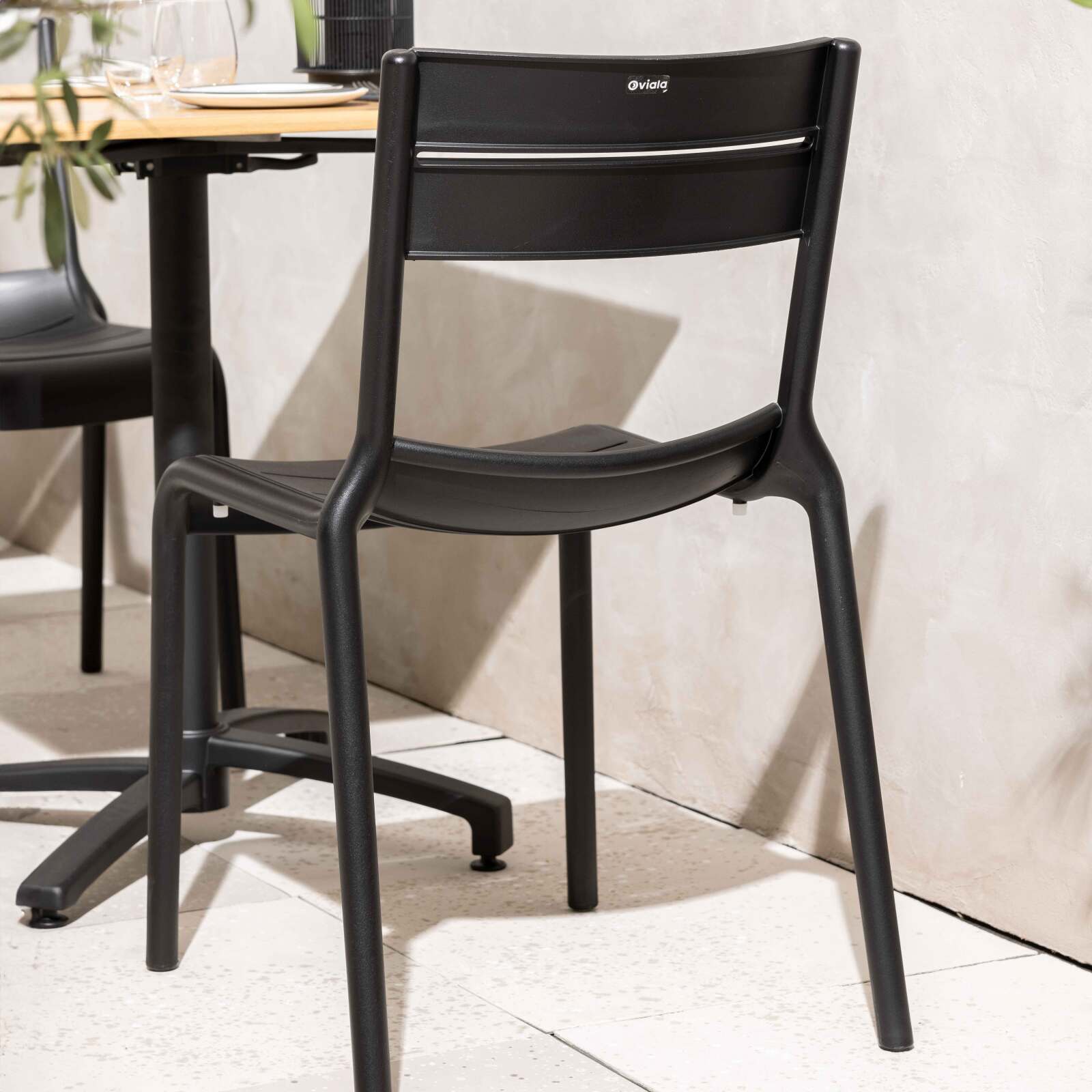 Sedia da giardino traforata in plastica