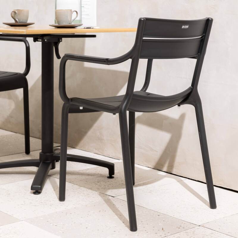 Sedia da giardino in plastica con braccioli (2/7)