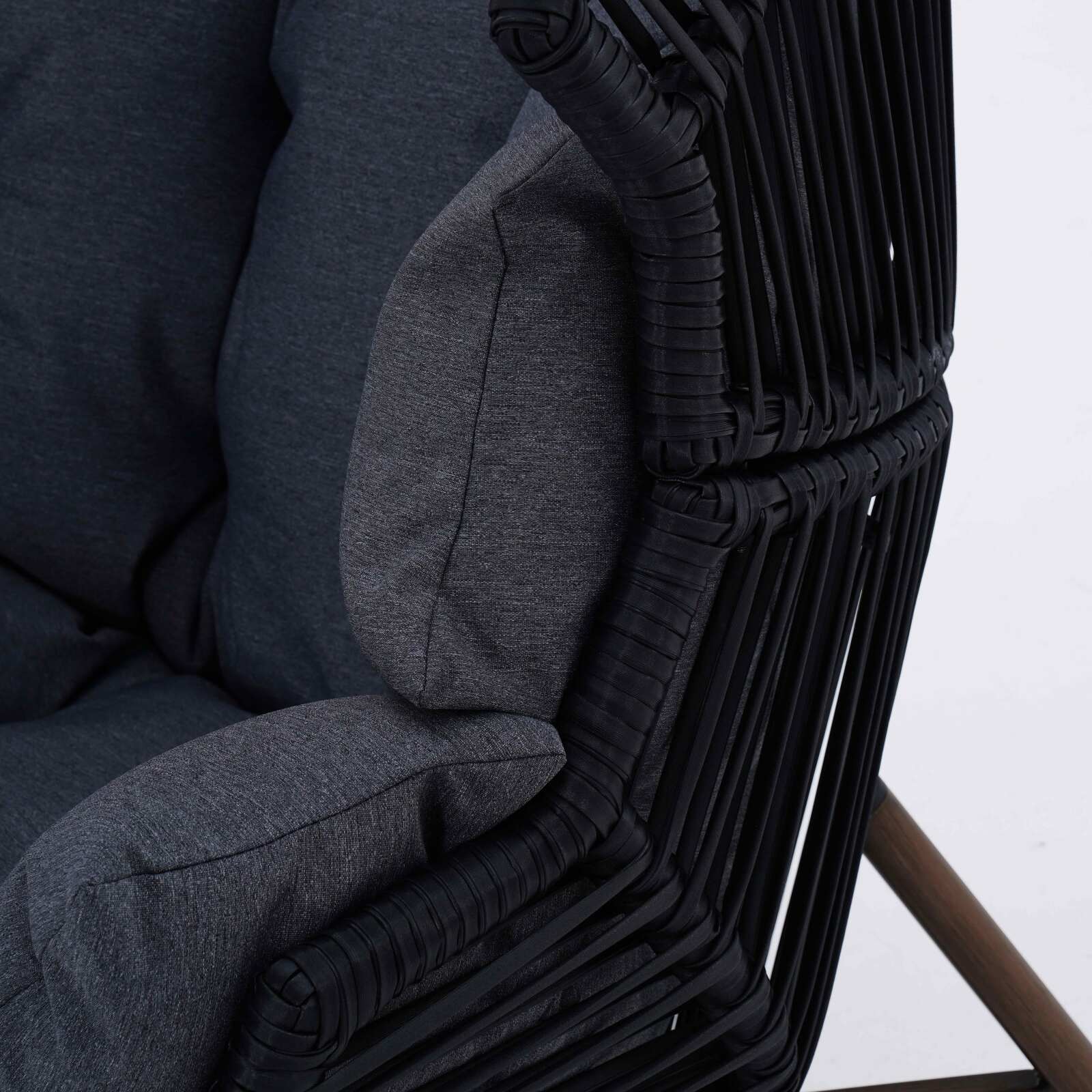 Poltrona da giardino Egg su base in acciaio e rattan 142 cm