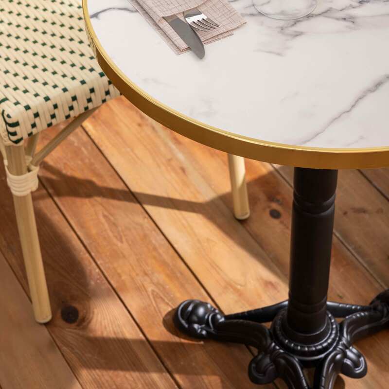 Tavolo da terrazza ⌀60 cm reclinabile in laminato e 2 sedie stile bistrot in rattan sintetico