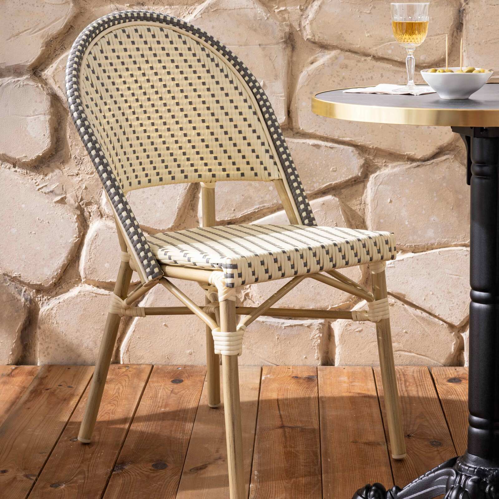 Tavolo da terrazza ⌀60 cm reclinabile in laminato e 2 sedie stile bistrot in rattan sintetico