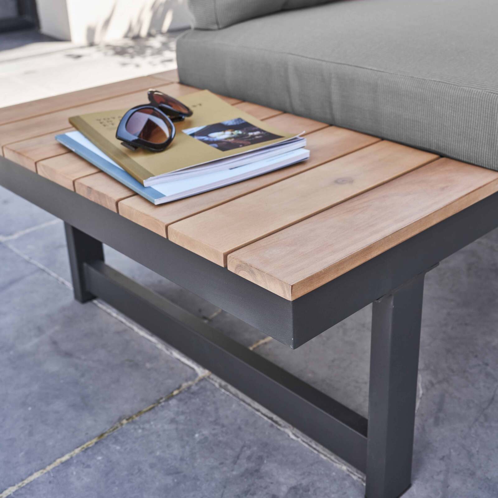 Salotto da giardino basso ad angolo a 6 posti in alluminio e legno FSC®