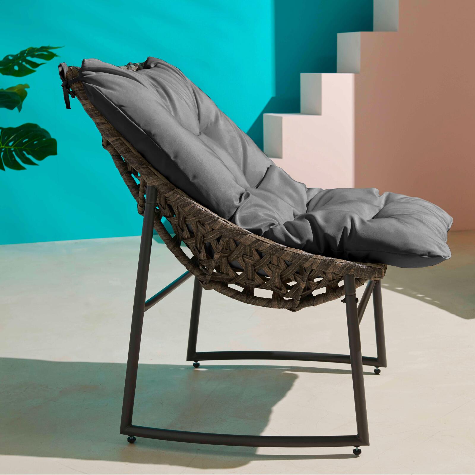 Salotto da giardino in resina a 4 posti con un divano, 2 poltrone e un Tavolina da salotto