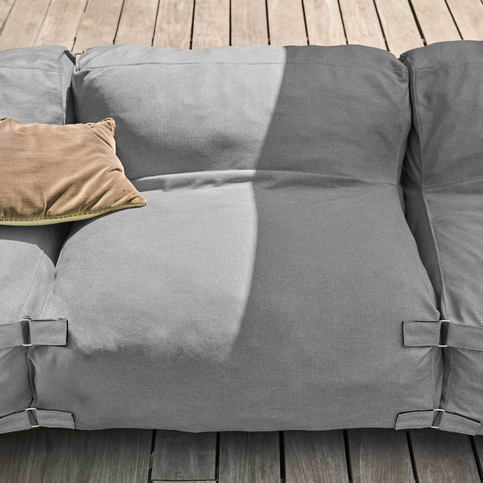 Divano modulare da esterno con 3 poltrone, 1 poltrona angolare, 1 chaise longue e 1 pouf