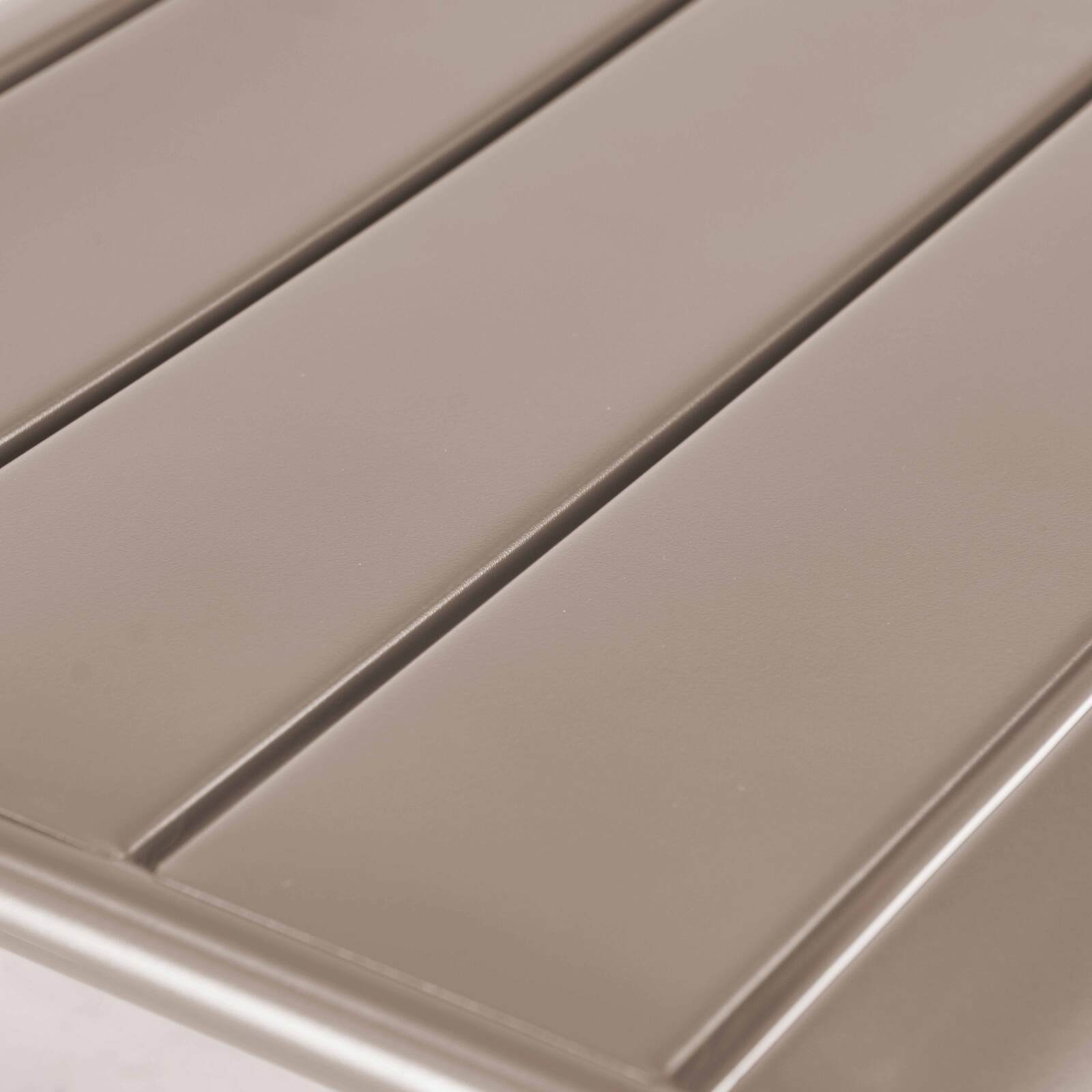 Poltrona bassa in metallo