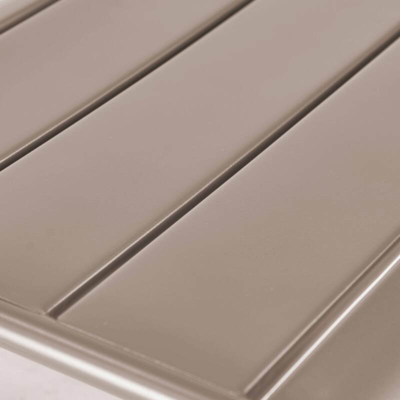 Poltrona bassa in metallo