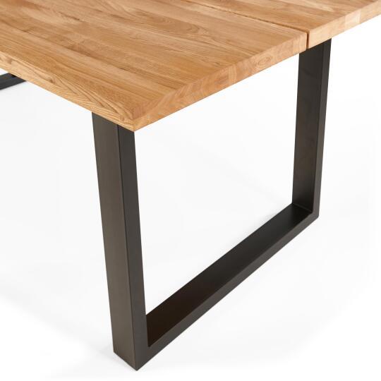 Tavolo rettangolare in rovere FSC® con bordi irregolari e gambe a U