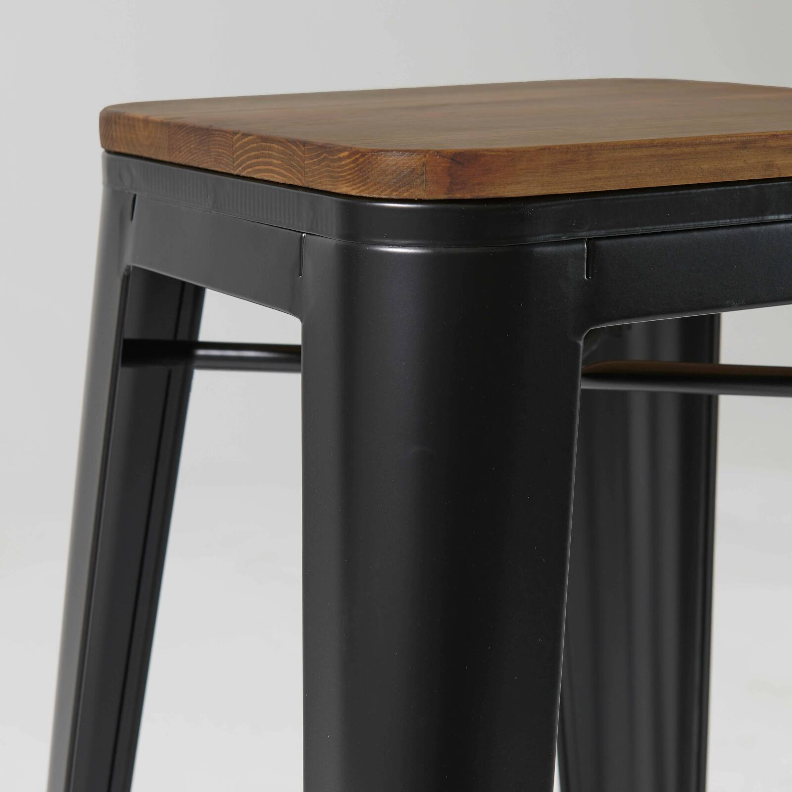 Set di 4 sgabelli da bar opachi e legno (43 x 43 x 76 cm) Set di 4 sgabelli da bar opachi e legno (43 x 43 x 76 cm)