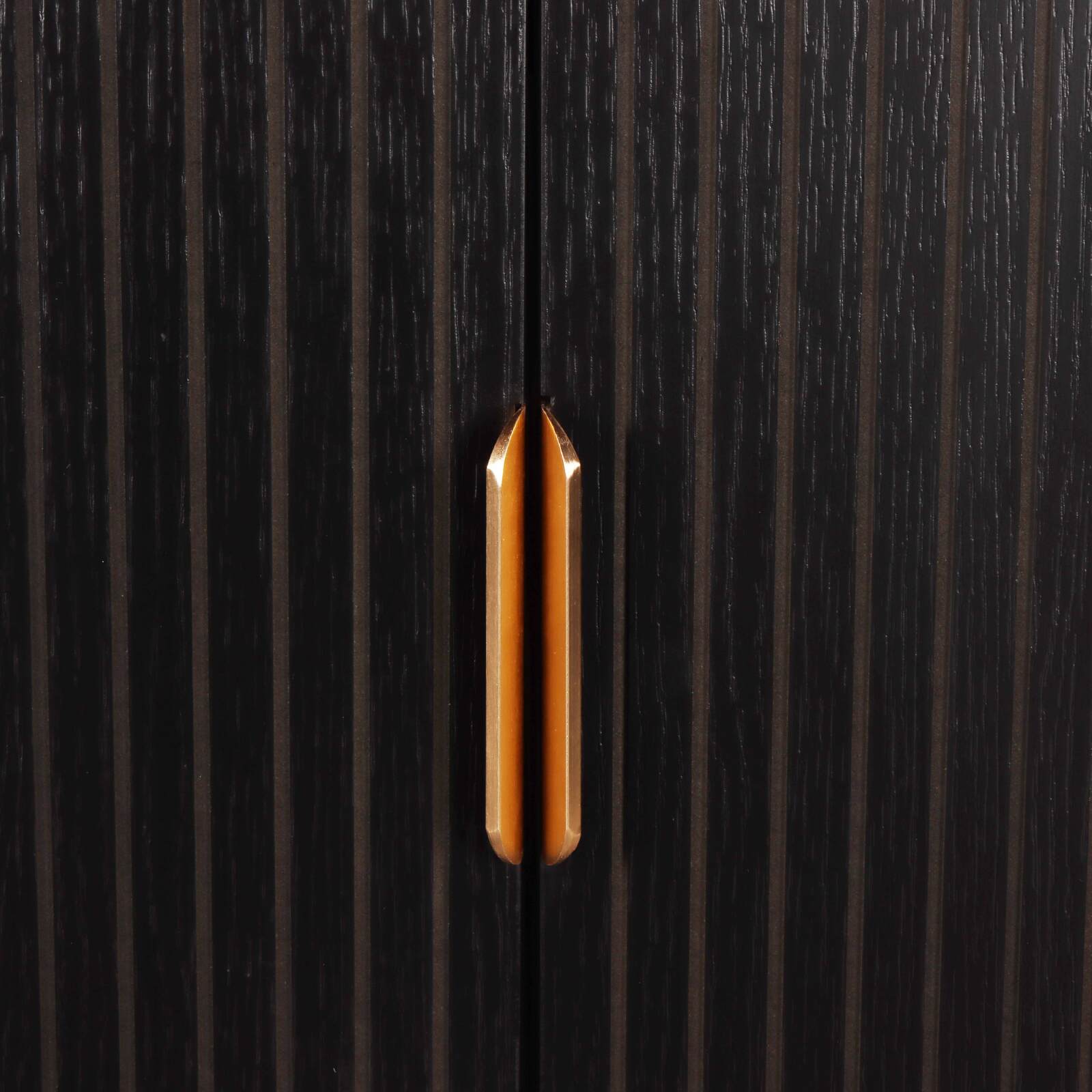 Buffet con 2 ante e 3 cassetti in MDF con melaminico e decoro acciaio 160 cm