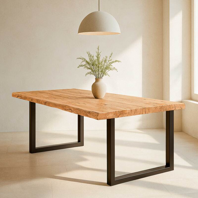 Tavolo rettangolare in rovere FSC® con bordi irregolari e gambe a U