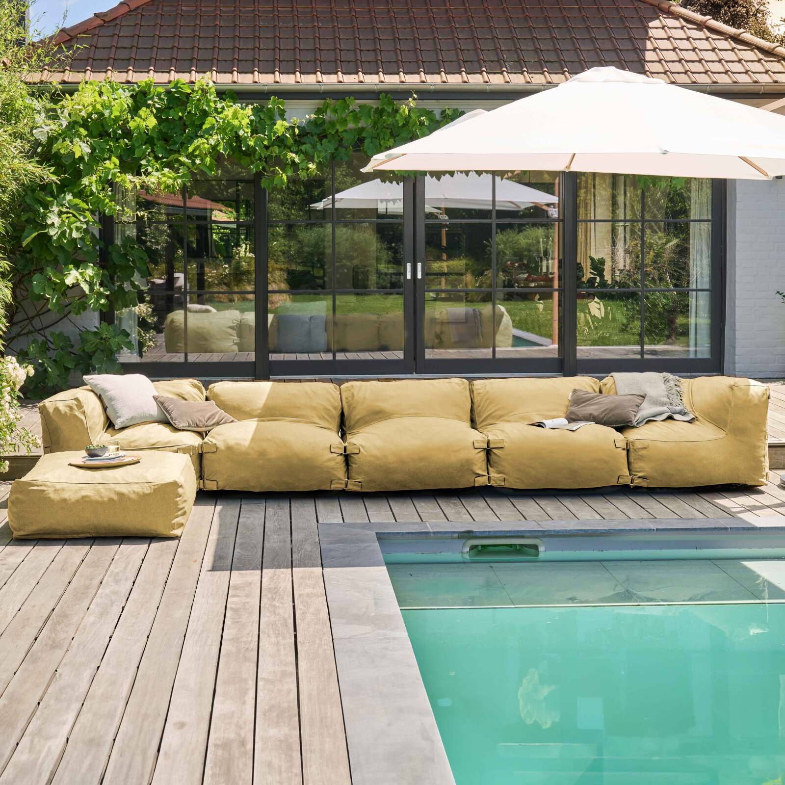 Divano modulare da esterno 5 posti con 3 poltrone, 2 poltrone angolari e 1 pouf