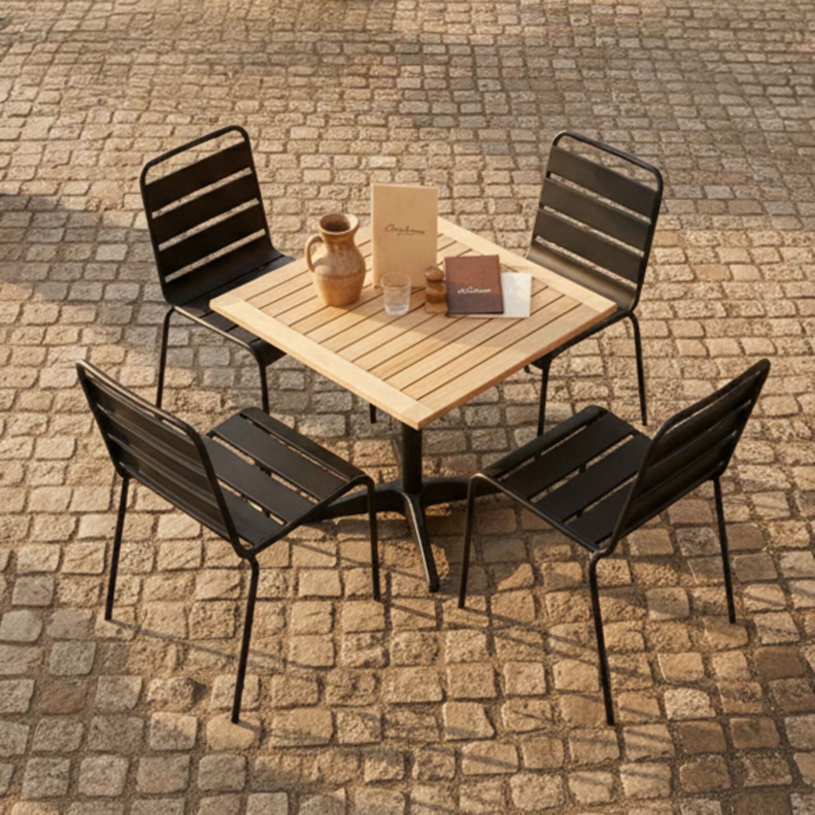 Tavolo da giardino bistrot quadrato in legno 70x70 cm e 4 sedie in metallo